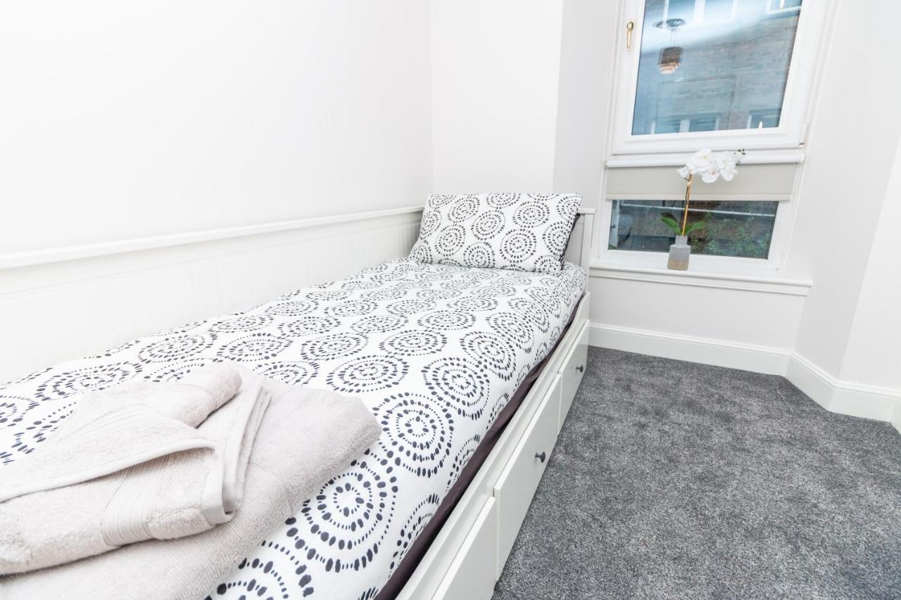 D'City Apartment, Up To 5 Guests Dundee Bagian luar foto