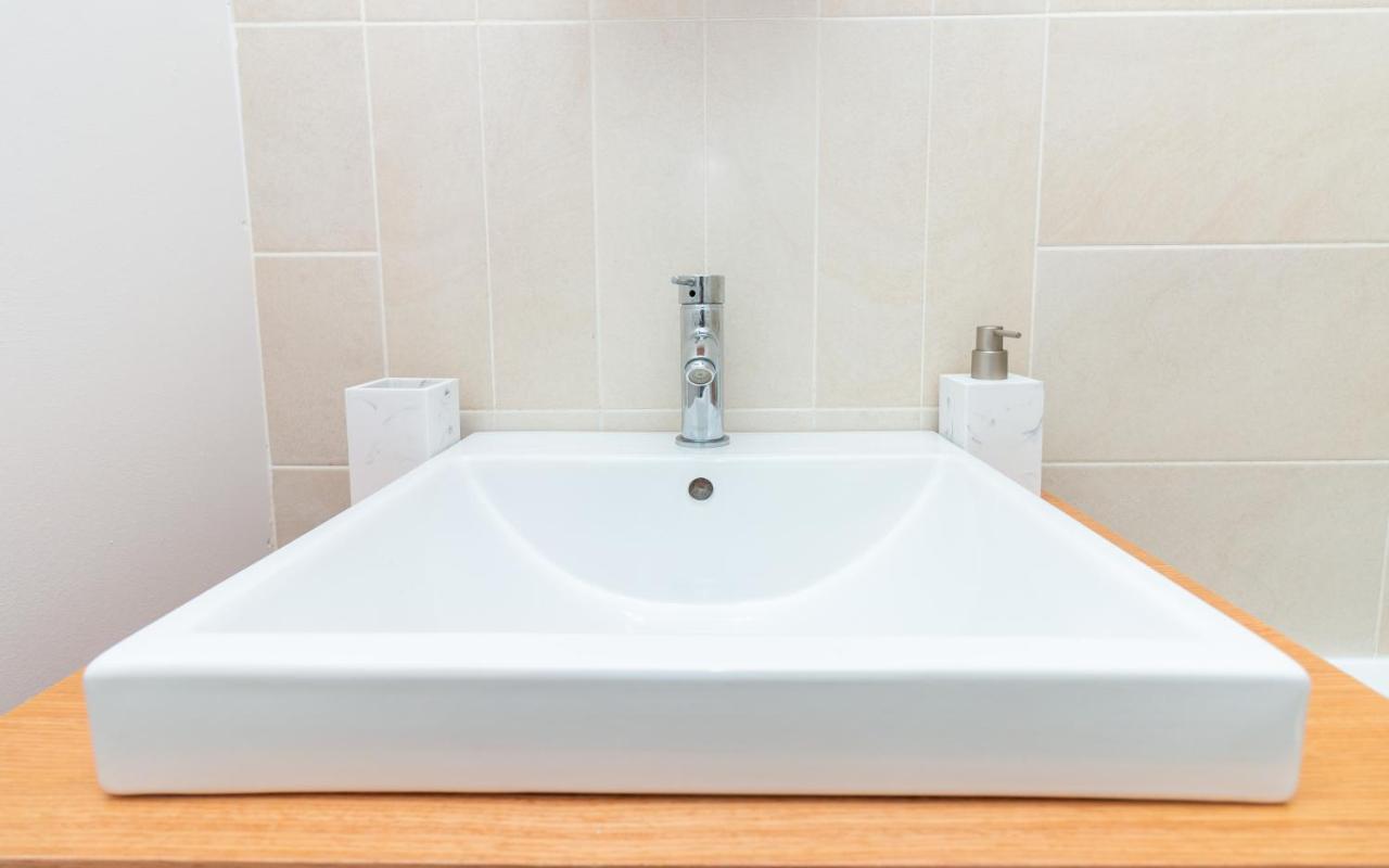 D'City Apartment, Up To 5 Guests Dundee Bagian luar foto